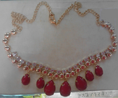 Met de hand gemaakte halsband van het DOUANE de Rode bergkristal met gouden ketting en zeekreeftklemmen
