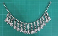 Zilveren en duidelijke de Legeringshalsband van het Vrouwen Met de hand gemaakte Bergkristal voor meisjeskleding