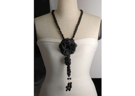 Gepersonaliseerde stof zwart Lady bloem handgemaakte kettingen voor trui en Blouses