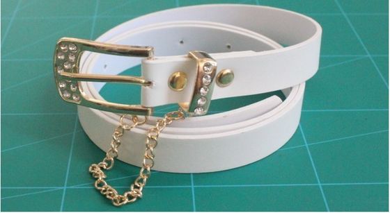 Riemen van de kledings de Witte Doek voor Vrouwen, gouden gesp met bergkristal en gouden ketting