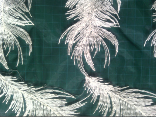 Witte Katoenen van veerorganza patroon geborduurde Kantstof voor kleding