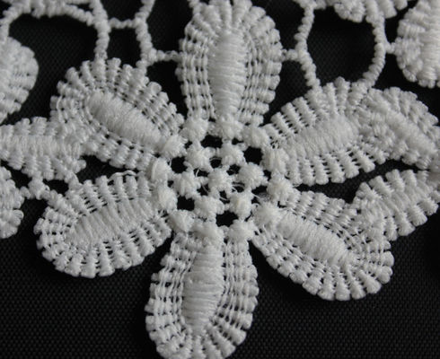Qmilch borduurde Decoratief Zwart/Wit 11cm de Bloempatroon van Kantversiering