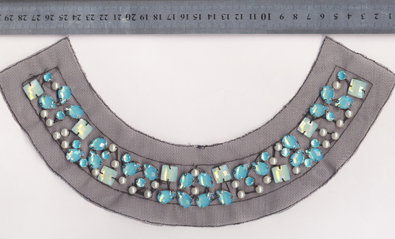 Elegante Parels die de Kristallenparel in orde maken van Kleren Met de hand gemaakte Geparelde Juwelen