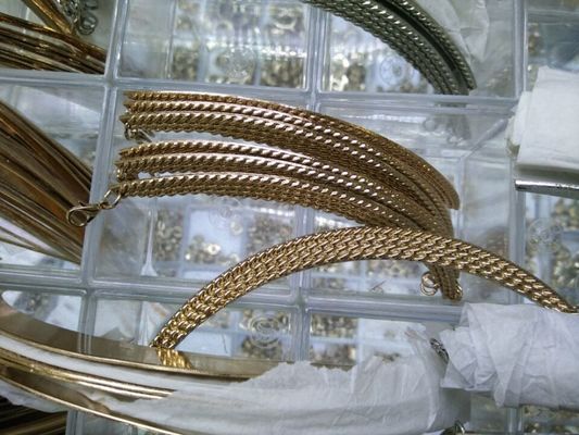 Versiering van het legerings de half ovale metaal Milieuvriendelijk met het Goud van onregelmatigheidsbloemen