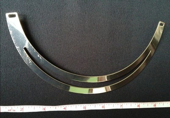 De grote halsband van de het Zware metaalketting van de cirkels Ruige Manier, de zware halsbanden van het kraagmetaal