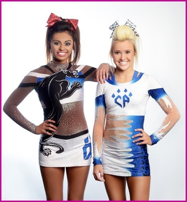 Van de de Bergkristallenjeugd van het toejuichingteam de Metaalkleding van Cheerleading met Bogen