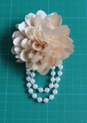 Corsage van de chiffon het kunstmatige roze bloem