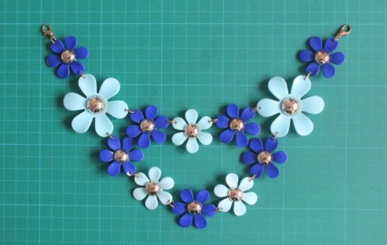 Bloemabs materiële met de hand gemaakte halsband met gouden zeekreeftklemmen, Donkerblauw en lichtblauw