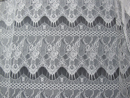 De witte Bloemen Nylon Versiering van het de Wimperkant van de Kantstof voor Dame Dress