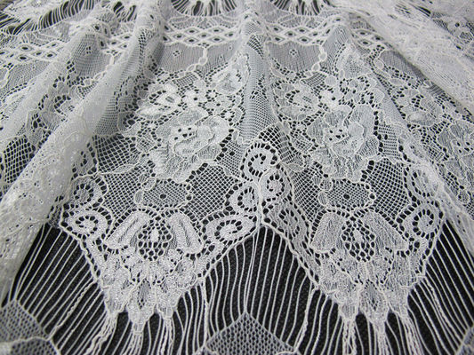De witte Bloemen Nylon Versiering van het de Wimperkant van de Kantstof voor Dame Dress