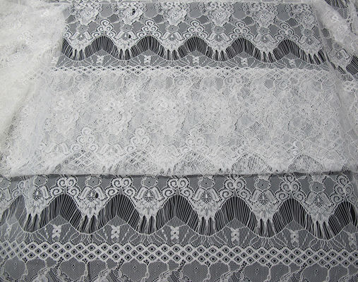 De witte Bloemen Nylon Versiering van het de Wimperkant van de Kantstof voor Dame Dress