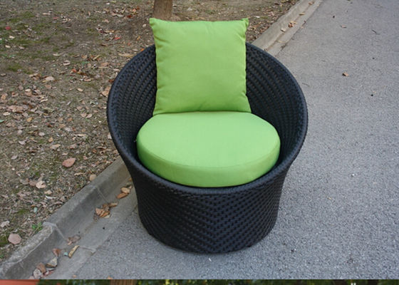 Zwarte Ronde Openluchtrotanstoelen, met Groen Kussen en Hoofdkussen